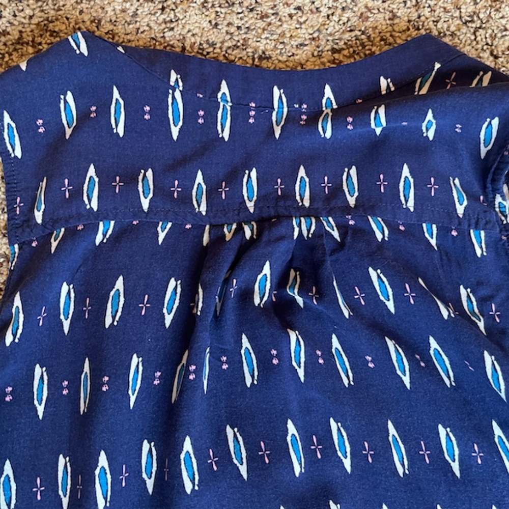 Women's Sleeveless Summer Top - Picture 9 of 10